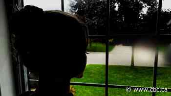 Teens say they were groped by strangers on flights and Air Canada, Air Transat didn't do enough to help