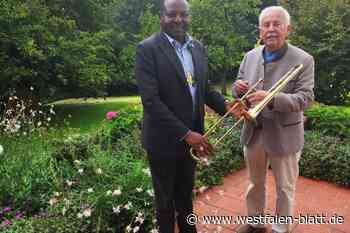 Löhne: Ralf Bröenhorst spendet sein Instrument an Bischof aus Tansania