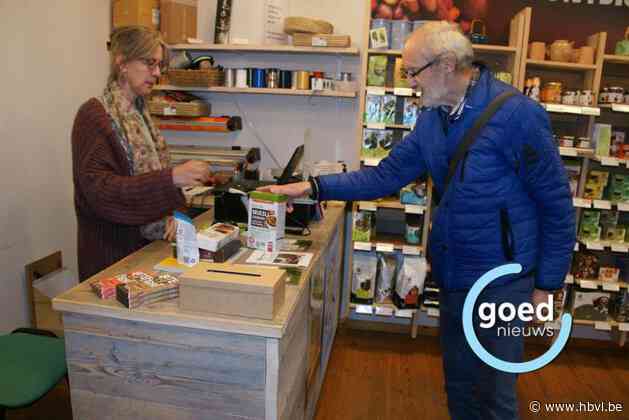Jarige Wereldwinkel op de Heuf geeft eerlijke chocolade voor lege wikkel