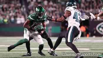 Garrett Wilson calls MetLife Stadium turf 'garbage' after non-contact injury in win vs. Eagles; says he's fine