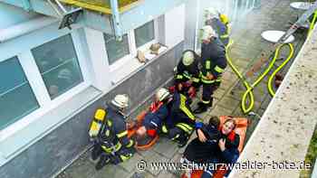 Übung in Haiterbach: Viele Opfer sind im Gebäude gefangen