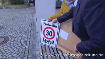 Appell an Autofahrer - Streit um freiwilliges Tempo 30 vor Gericht