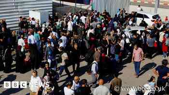Rafah crossing: Thousands of people arrive at Gaza-Egypt border
