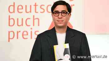 Tonio Schachinger gewinnt den Deutschen Buchpreis für „Echtzeitalter“: Das ist der Roman des Jahres!