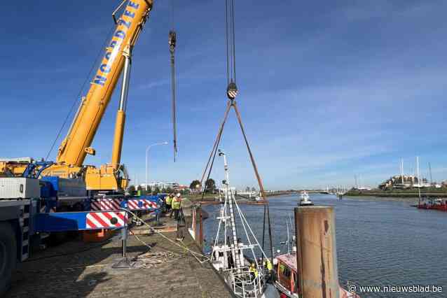 Nieuwe poging om één van de laatste houten vissersschepen te redden is gelukt: “Het was een delicaat werk”