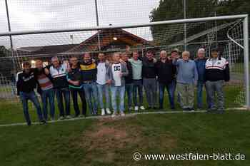 Aufstiegs-Elf des SSV Herlinghausen feiert