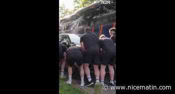 Coupe du Monde de rugby: quand les All Blacks dégagent la route à leur manière en déplaçant un SUV