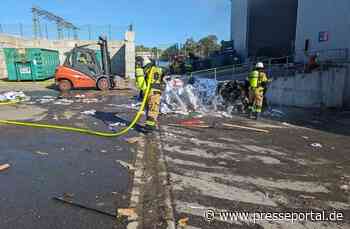 FW Voerde: Gewerbebrand in Voerder Entsorgungsbetrieb