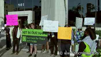 4 in custody as Jewish demonstrators rally at Sen. Scott's office in support of Gaza