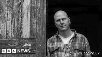 Artist Kurt Jackson marks RNLI's work