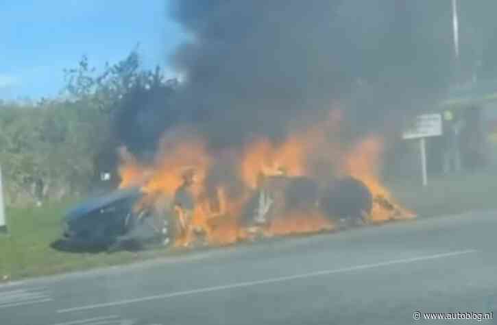 McLaren Artura vliegt in de hens tijdens proefrit