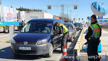 Schleuser springt aus fahrendem Auto – Knapp 400 unerlaubte Einreisen und 13 Haftbefehle