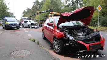 Zwei Personen bei Zusammenstoß zweier Autos in Rostock verletzt