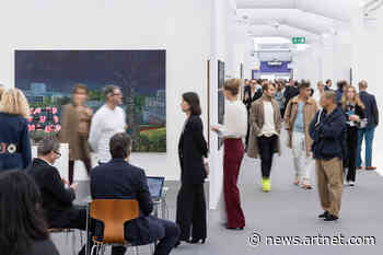 Bomb Threats At Louvre And Versailles Lead To Tight Security At Paris Art Museums