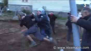 Une religieuse fait un plaquage spectaculaire sur un militant écologique qui lutte contre la construction d'une église