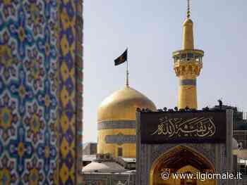 Bandiera nera sulla moschea in Iran: la dichiarazione di guerra dell'Islam