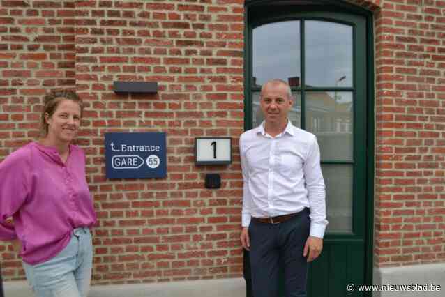 Stefaan (47) en Nathalie (43) laten oud stationsgebouw herleven: “Al te vaak kwamen we op zakenreis in teleurstellende kamers terecht. Onze B&B moet een ‘thuis’ zijn”