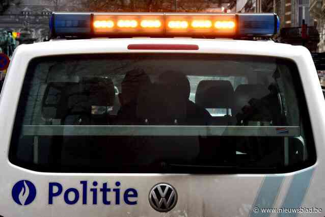 Vrouw rijdt prioritair politievoertuig op weg naar interventie aan: “Ik dacht dat ik genoeg tijd had”
