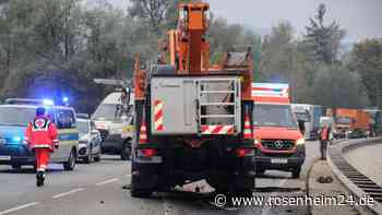 Auto kracht auf Miesbacher Straße frontal in Lkw - Verletzte und stundenlange Sperrung