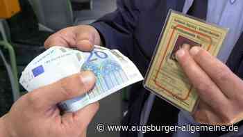 Ertappte Schwarzfahrerin schlägt auf Kontrolleurin ein