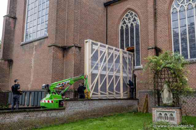 Het Laatste Avondmaal keert na 65 jaar terug naar de abdijkerk: “We hebben boven de deur een opening moeten maken”