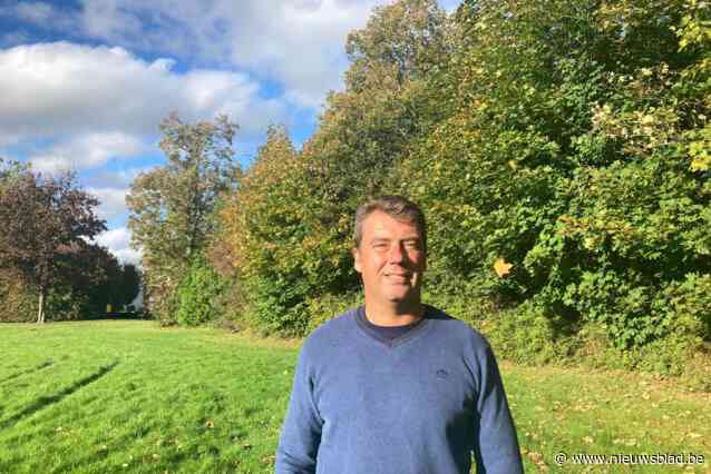 Gemeenteraadslid betrapt inbreker, jaagt hem op met eigen hond, zet achtervolging in met gestolen fiets en houdt man uiteindelijk in bedwang: “De adrenaline gierde door mijn keel”