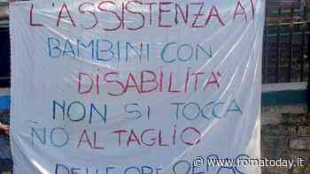 Le famiglie protestano, il Comune mette una toppa: salvi i fondi per gli studenti disabili