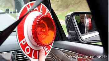 Unfall B404 Warnau: Polizei sucht Zeugen nach Auffahrunfall