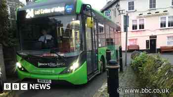 Fowey bus stop removal due to safety concerns says boss