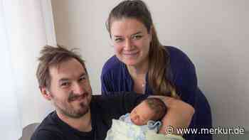 Geburt im Forst bei voller Fahrt: Forstinninger Ehepaar mit kuriosem Weg zur Elternschaft