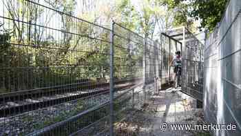 Ärger über Zaunanlage der Bahn: „Da kommt man sich vor wie im Raubtierkäfig“