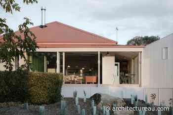Bungalow by Other Architects