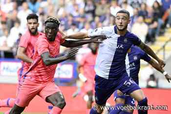 Géén akkoord met speler, maar wél een openingsbod: 'Dit bedrag heeft Eintracht Frankfurt geboden voor Debast'