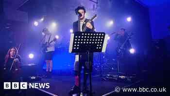 Yungblud: Doncaster singer takes over working men's club