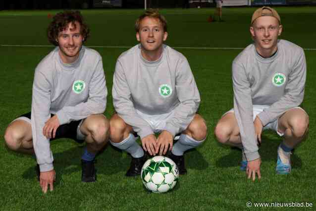 Drie broers Mattijs, Seppe en Stan Verspeelt voetballen tot tevredenheid van vader Fritz samen bij WS Bellegem: “Het gaat er soms pittig aan toe tussen ons, maar we kunnen elkaar niet missen”