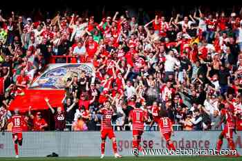 Standard tikt eigen supporters op de vingers