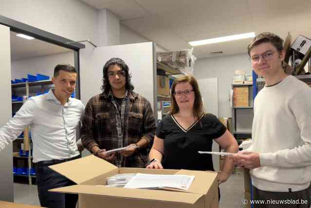 Alejandro en Axl aan de slag bij Testo op Youcadag