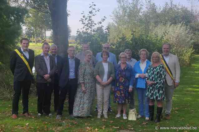 70-jarigen praten tijdens reünie met fierheid over hun woonkern