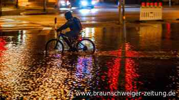 Ostseeküste: Erste Uferbereiche und Straßen überschwemmt