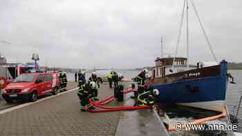 Boot „Freya“ droht im Stadthafen Rostock zu sinken