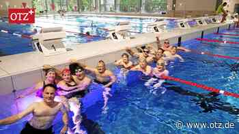 Frühschwimmer in der Sportschwimmhalle: Morgens der Erste im schnellsten Jenaer Becken