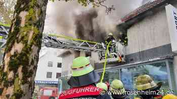 Dichter Rauch über München – Brand in Sportgeschäft löst Großeinsatz aus