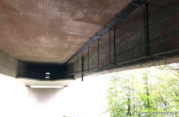 POL-HX: Geocacher von der Weserbrücke bei Beverungen-Herstelle abgerutscht