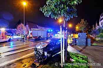 Auto rast in Herforder Blitzer-Anhänger