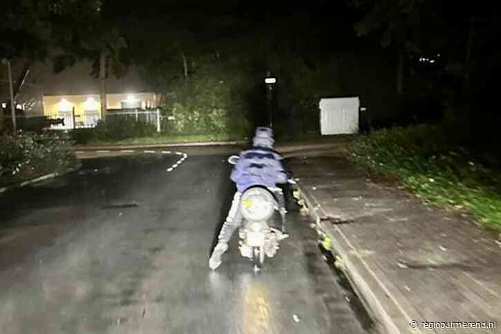 Achtervolging en bekeuringen voor roekeloze scooterbestuurder in Volendam