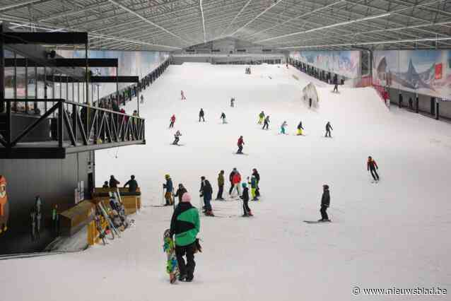 Skiërs en snowboarders leven zich de klok rond uit voor het goede doel in SnowWorld