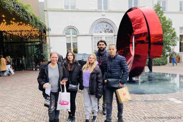 Superfans van Madonna verzamelen aan Botanic Sanctuary voor glimp van Queen of Pop: “Het concert wordt memorabel, de foto nog legendarischer”