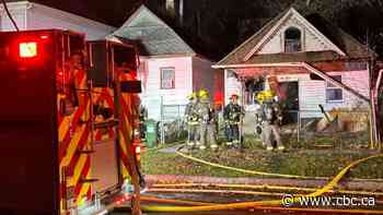 Vacant house catches fire in Winnipeg's St. Matthews neighbourhood