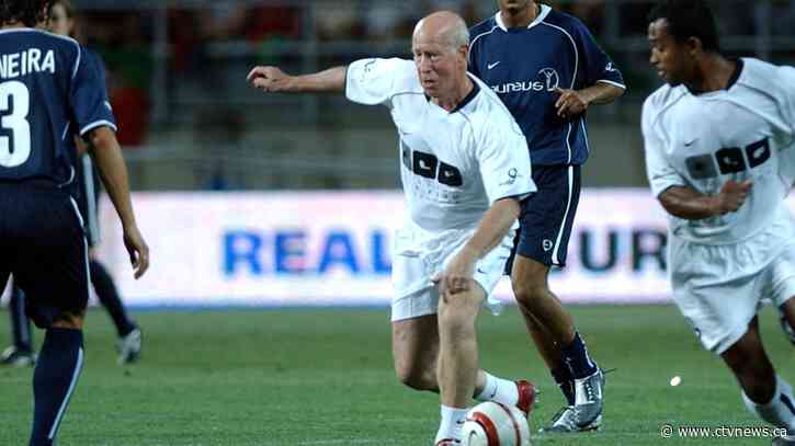 Bobby Charlton, the Manchester United and England soccer great, dies at 86
