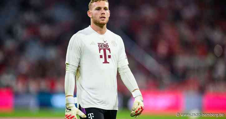 Torwart Peretz verfolgt Schweigeminute emotional bewegt